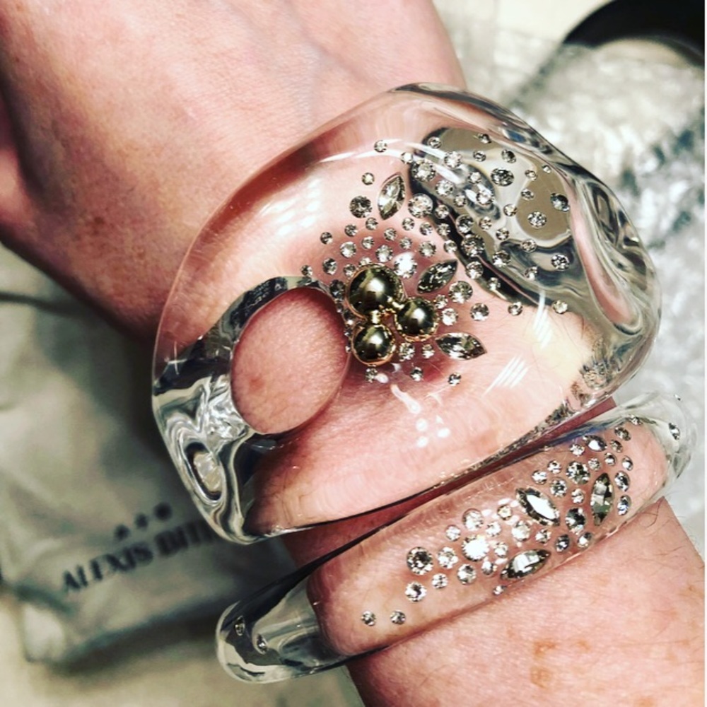 //SOLD// NEW Alexis Bittar Stunning thick translucent lucite bangle.
